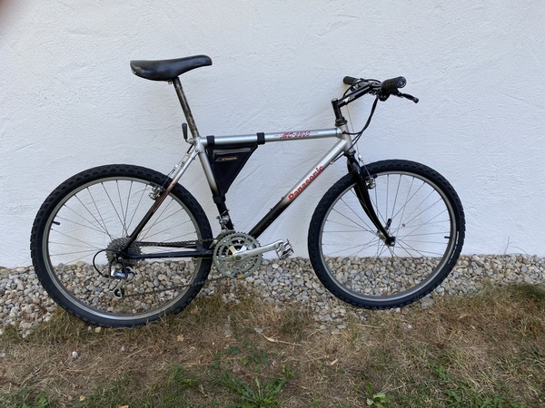 1990 MC-8500 